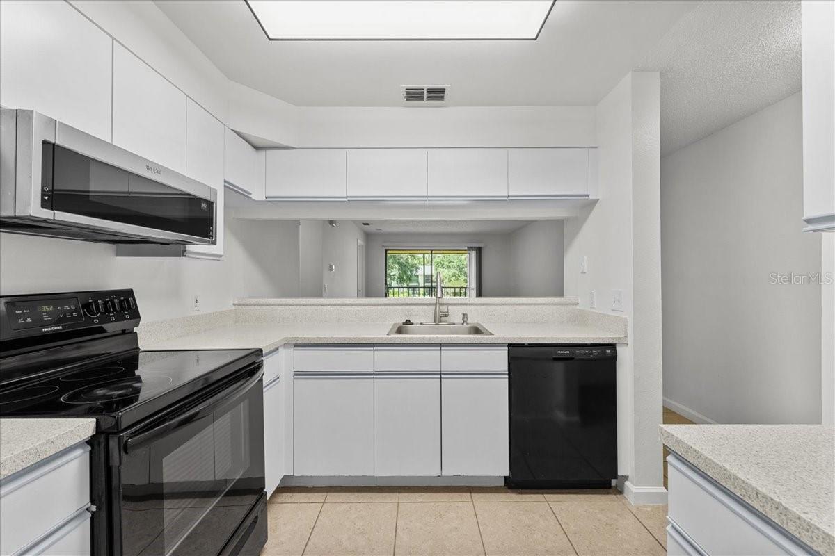 3001 58 Ave #1106, Saint Petersburg, FL 33712 photo