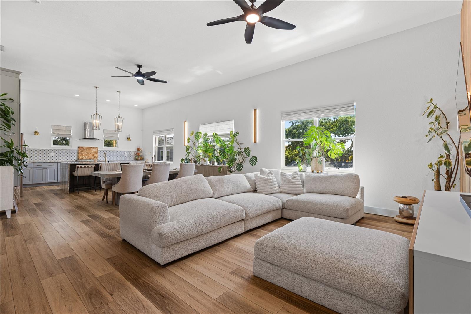 6611 Blue Heron Dr, Saint Petersburg, FL 33707 photo