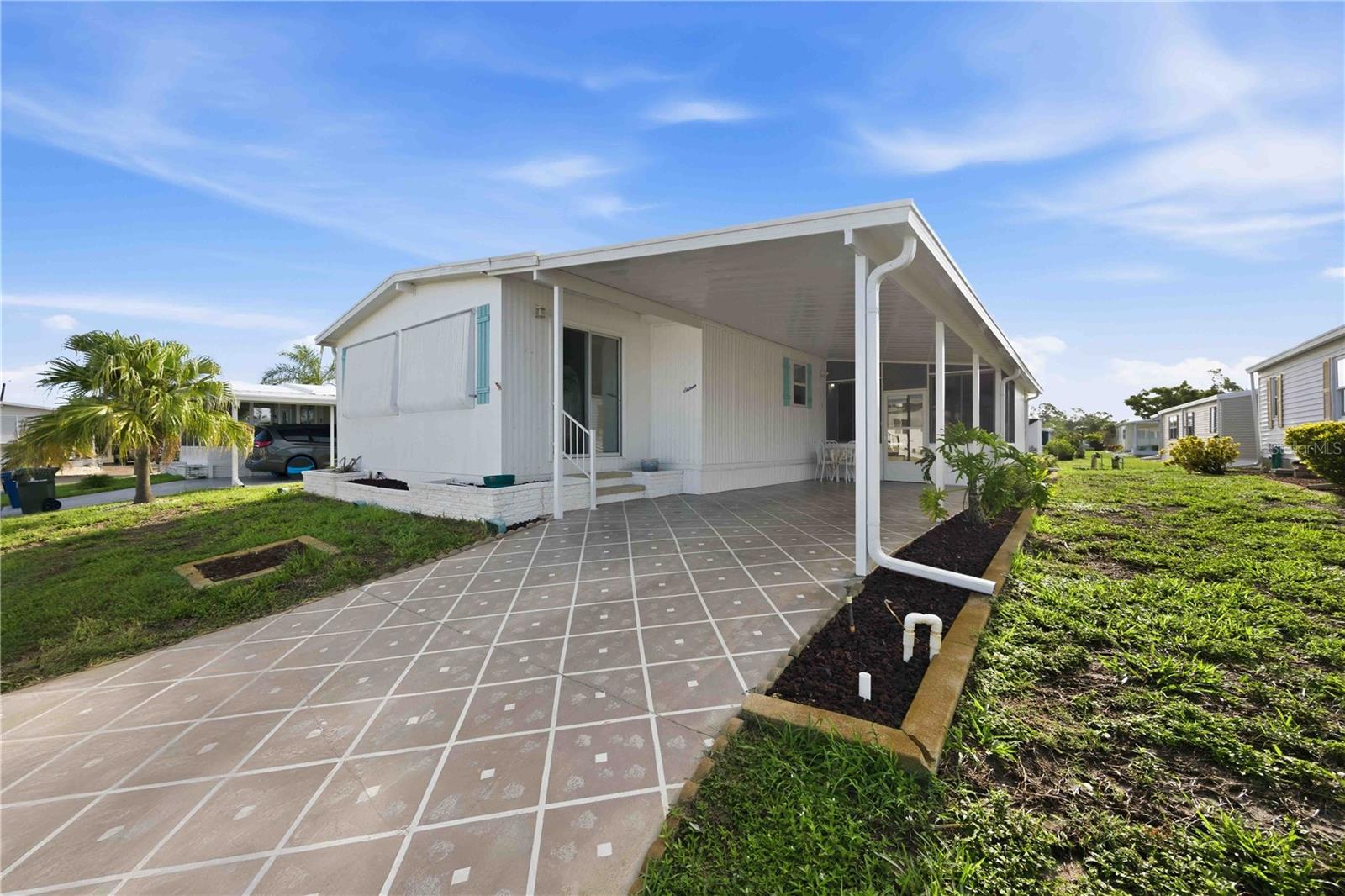 16 Granada Plz, Englewood, FL 34223