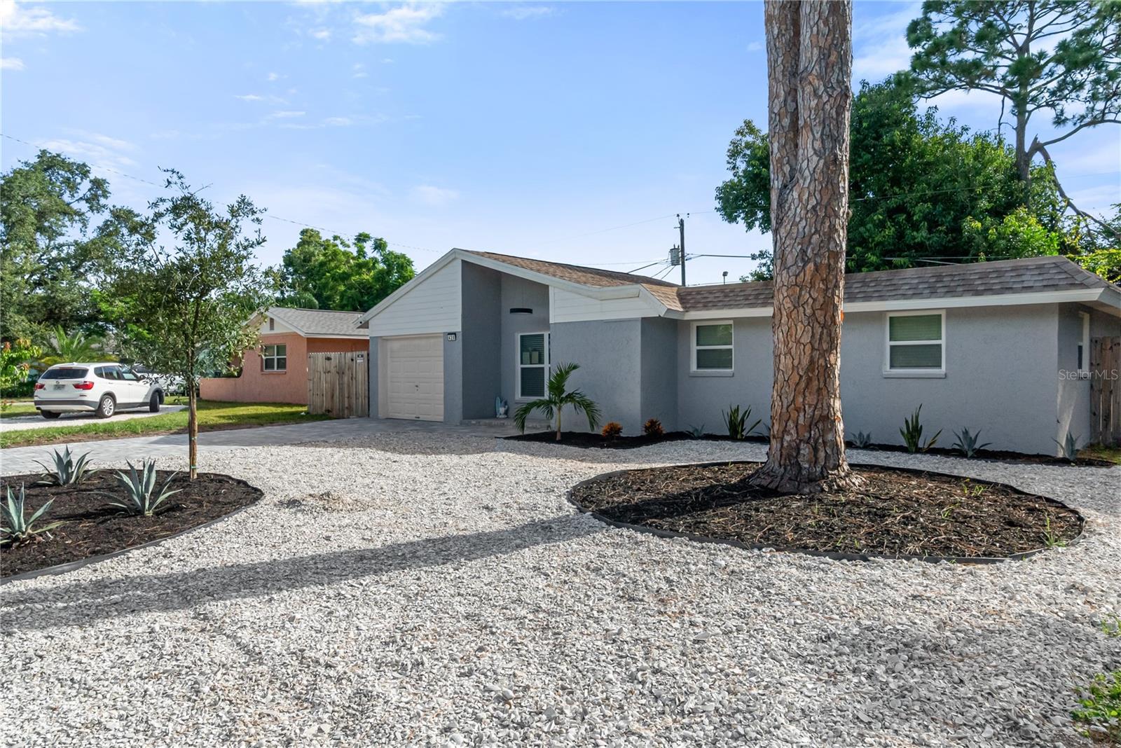 420 Melody Cir, Sarasota, FL 34237 photo