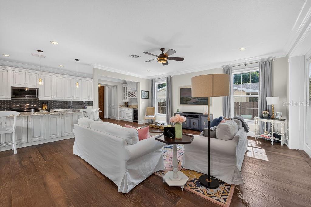 626 35 Ave, Saint Petersburg, FL 33704 photo