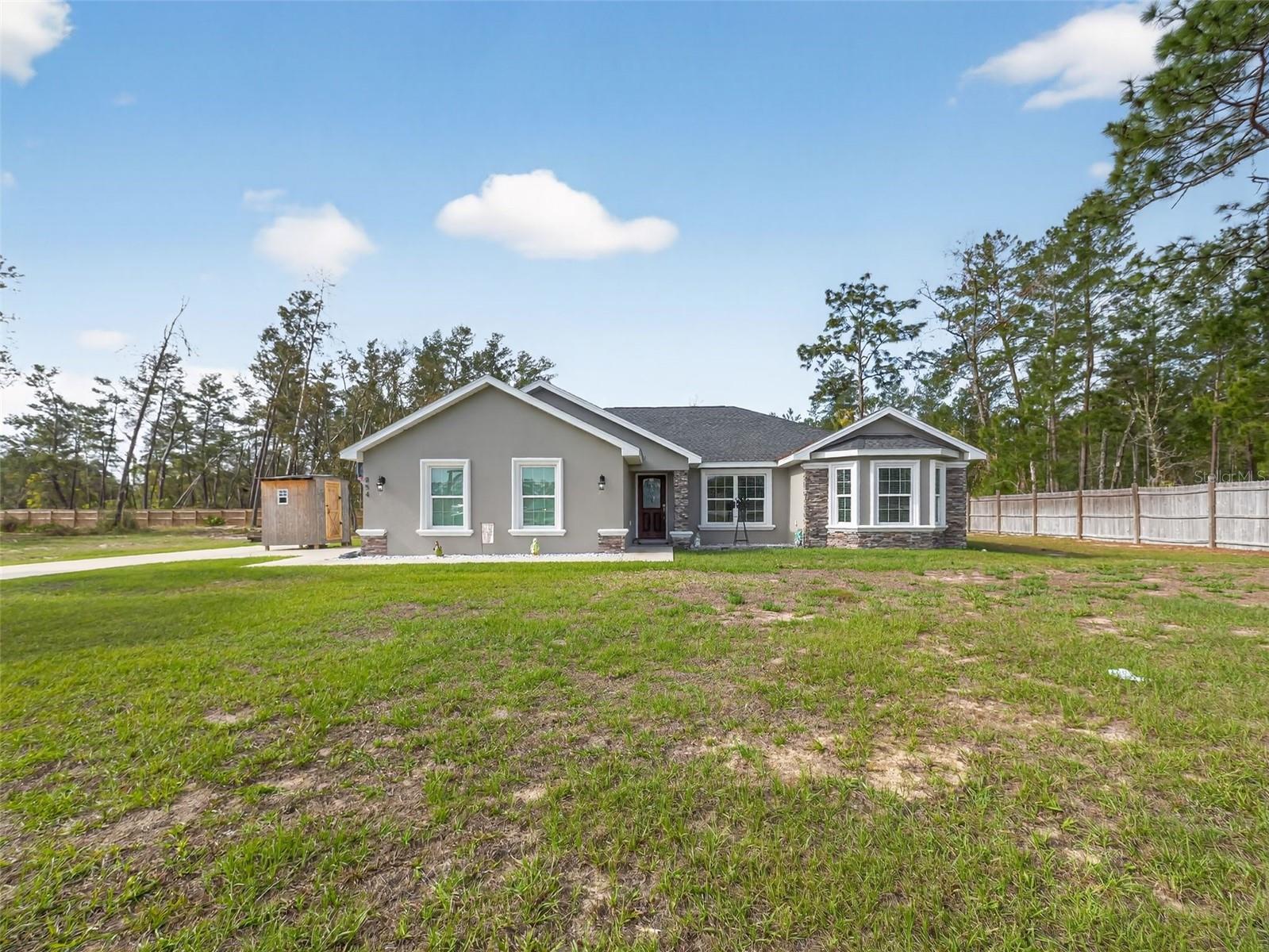 854 Fisher Rd, Ocklawaha, FL 32179