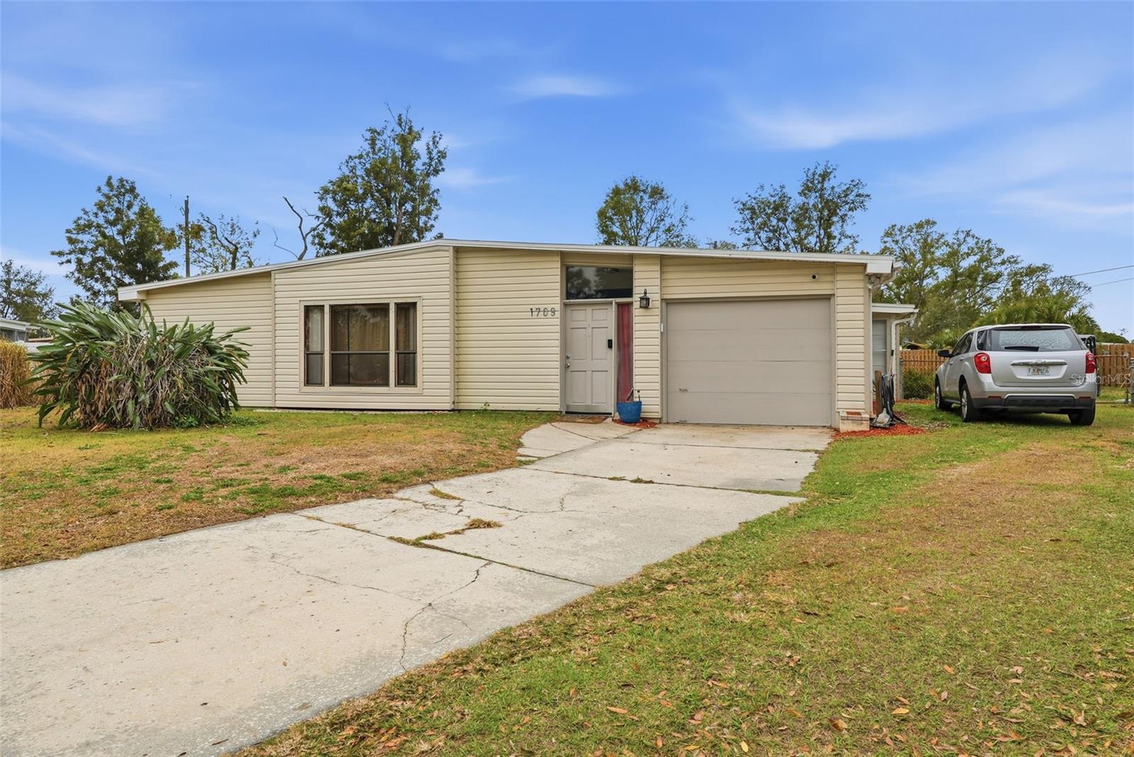 1709 Carnegie Cir, Tampa, FL 33619 photo