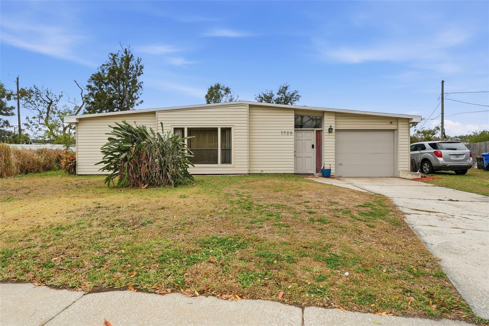 1709 Carnegie Cir, Tampa, FL 33619