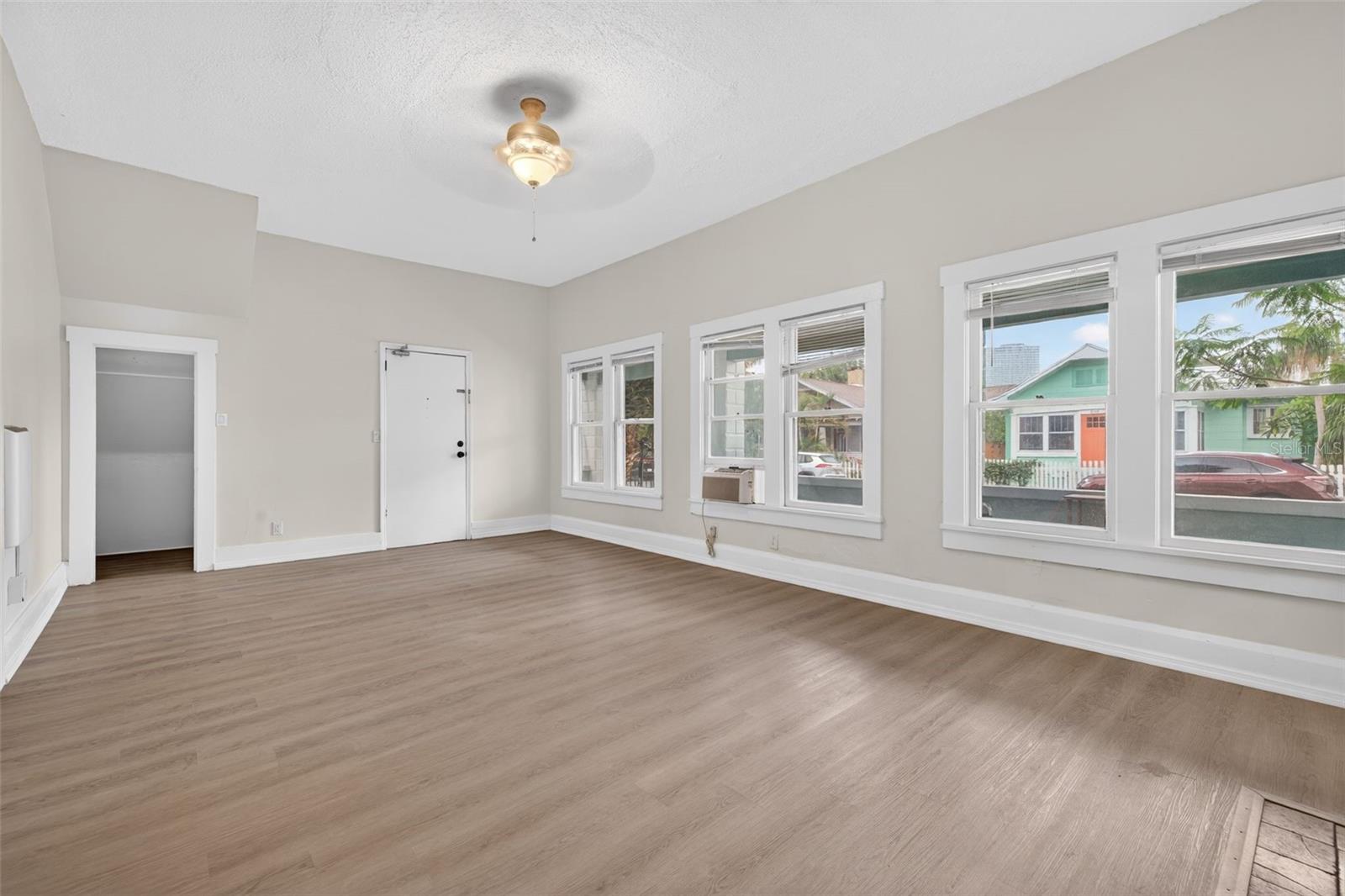 633 7 Ave, Saint Petersburg, FL 33701 photo