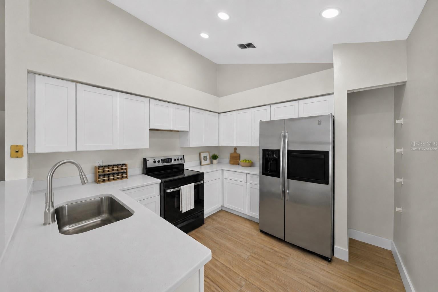 2007 59 Cir, Saint Petersburg, FL 33712 photo