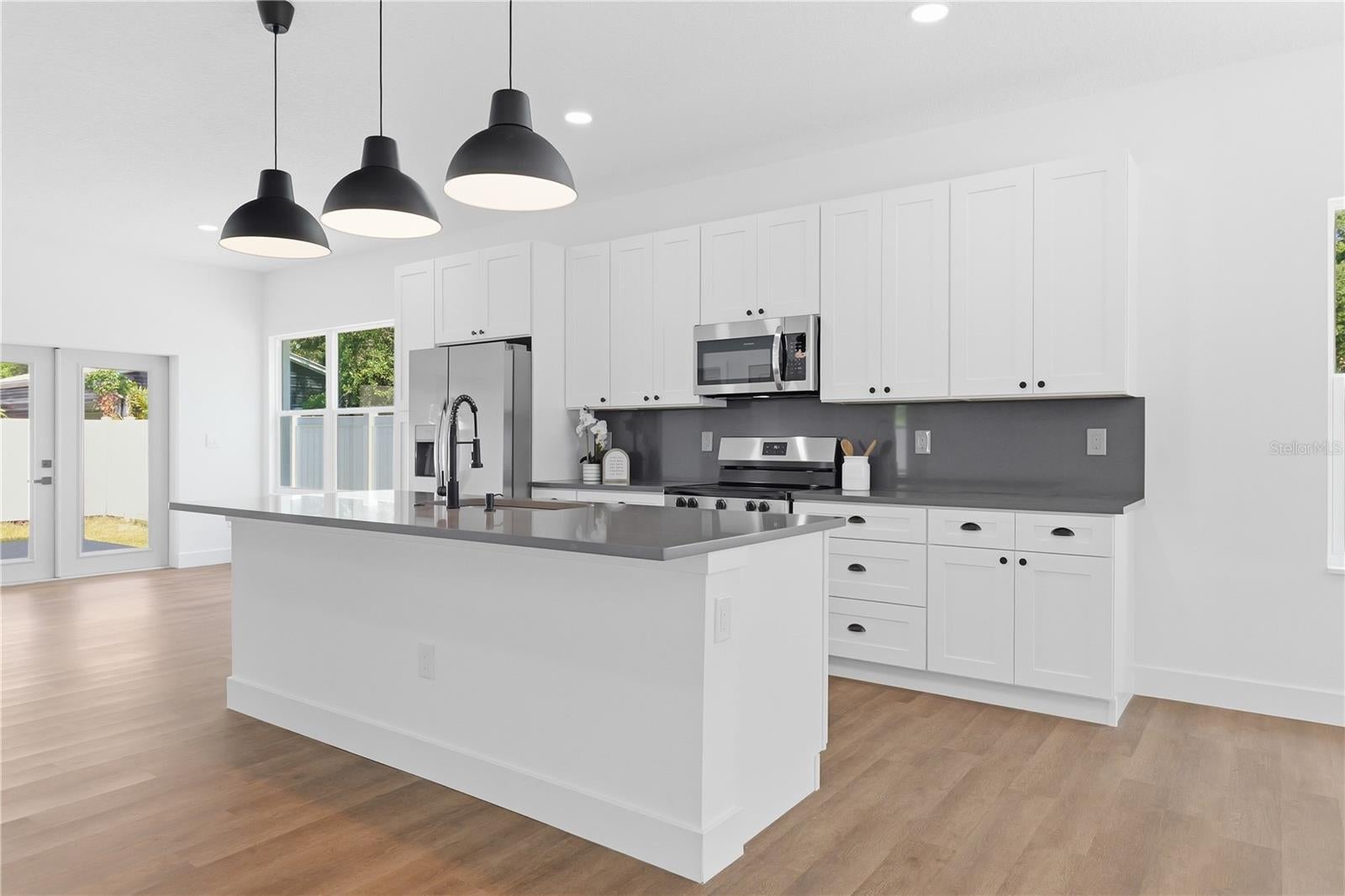 5111 68 St, Saint Petersburg, FL 33709 photo