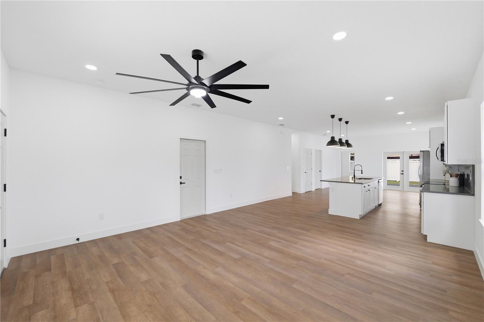 5111 68 St, Saint Petersburg, FL 33709 photo