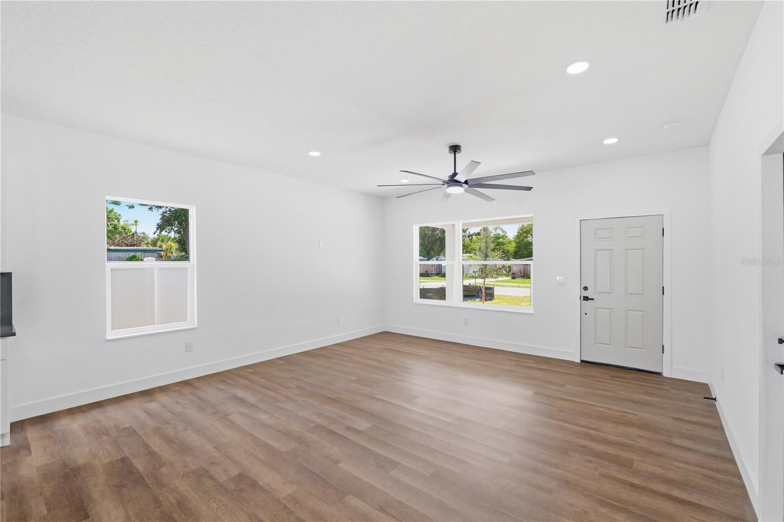 5111 68 St, Saint Petersburg, FL 33709 photo