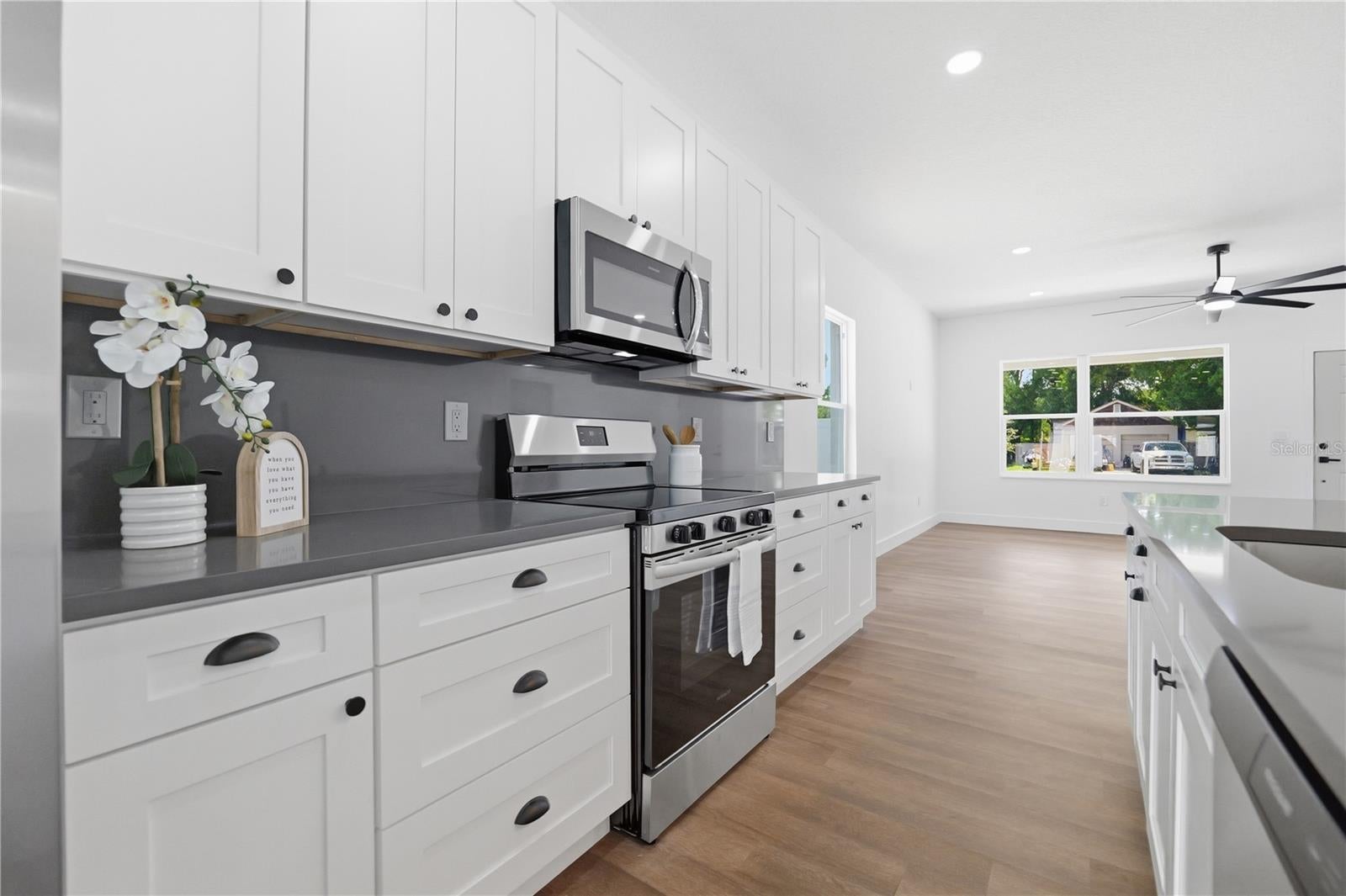 5111 68 St, Saint Petersburg, FL 33709 photo