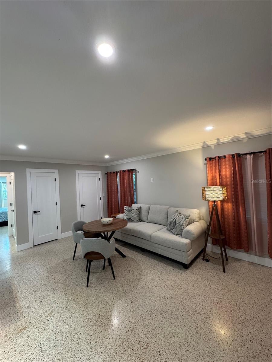 319 20 Ave, Saint Petersburg, FL 33705 photo