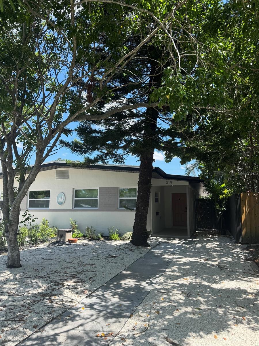 319 20 Ave, Saint Petersburg, FL 33705 photo