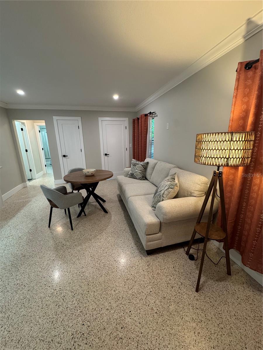 319 20 Ave, Saint Petersburg, FL 33705 photo