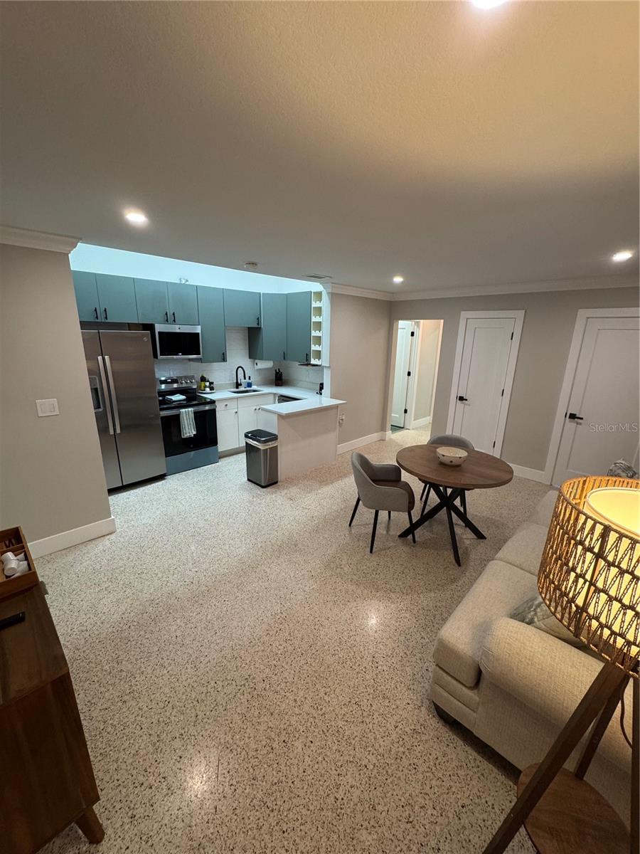 319 20 Ave, Saint Petersburg, FL 33705 photo