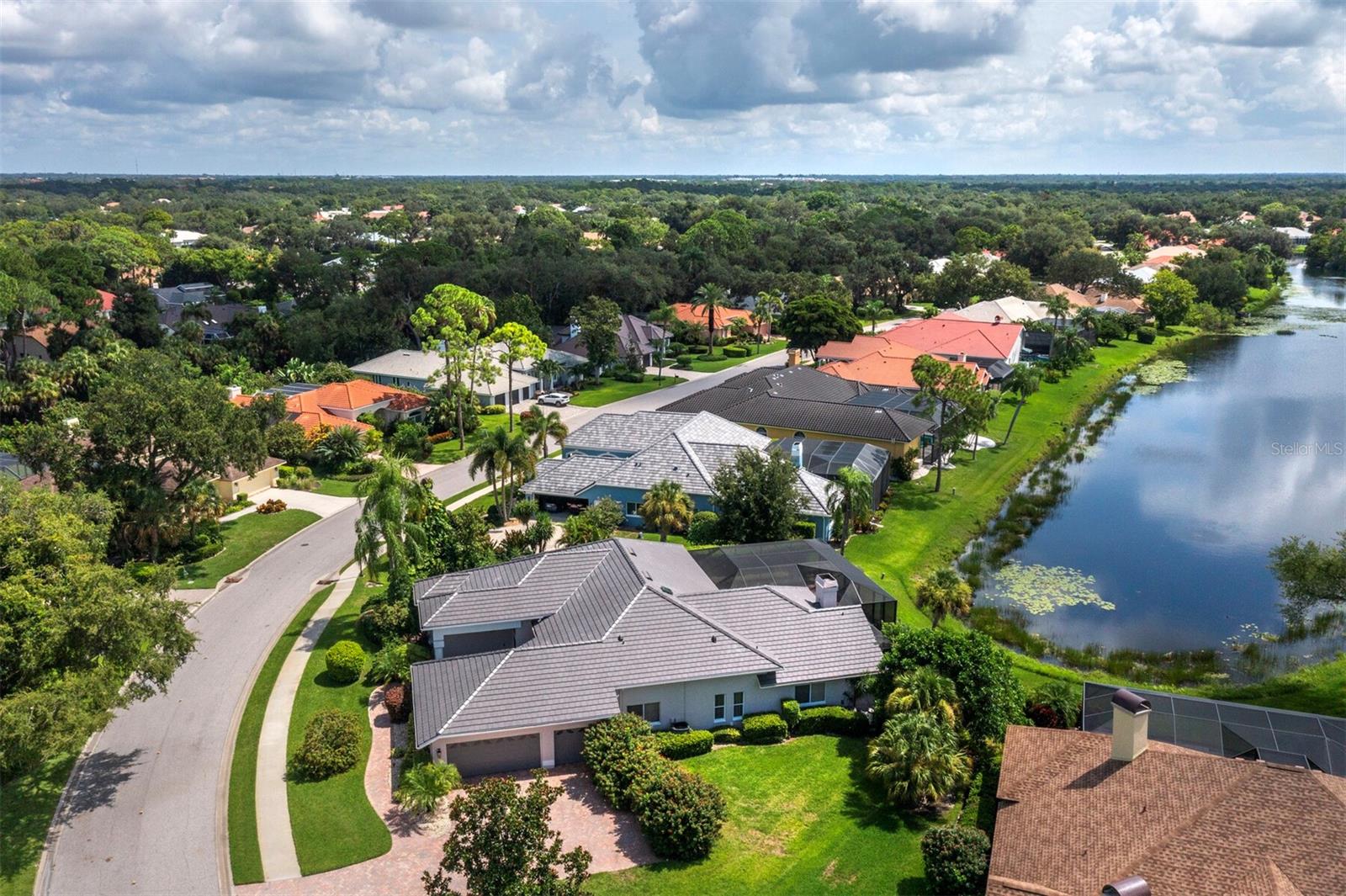 8615 Woodbriar Dr, Sarasota, FL 34238 photo