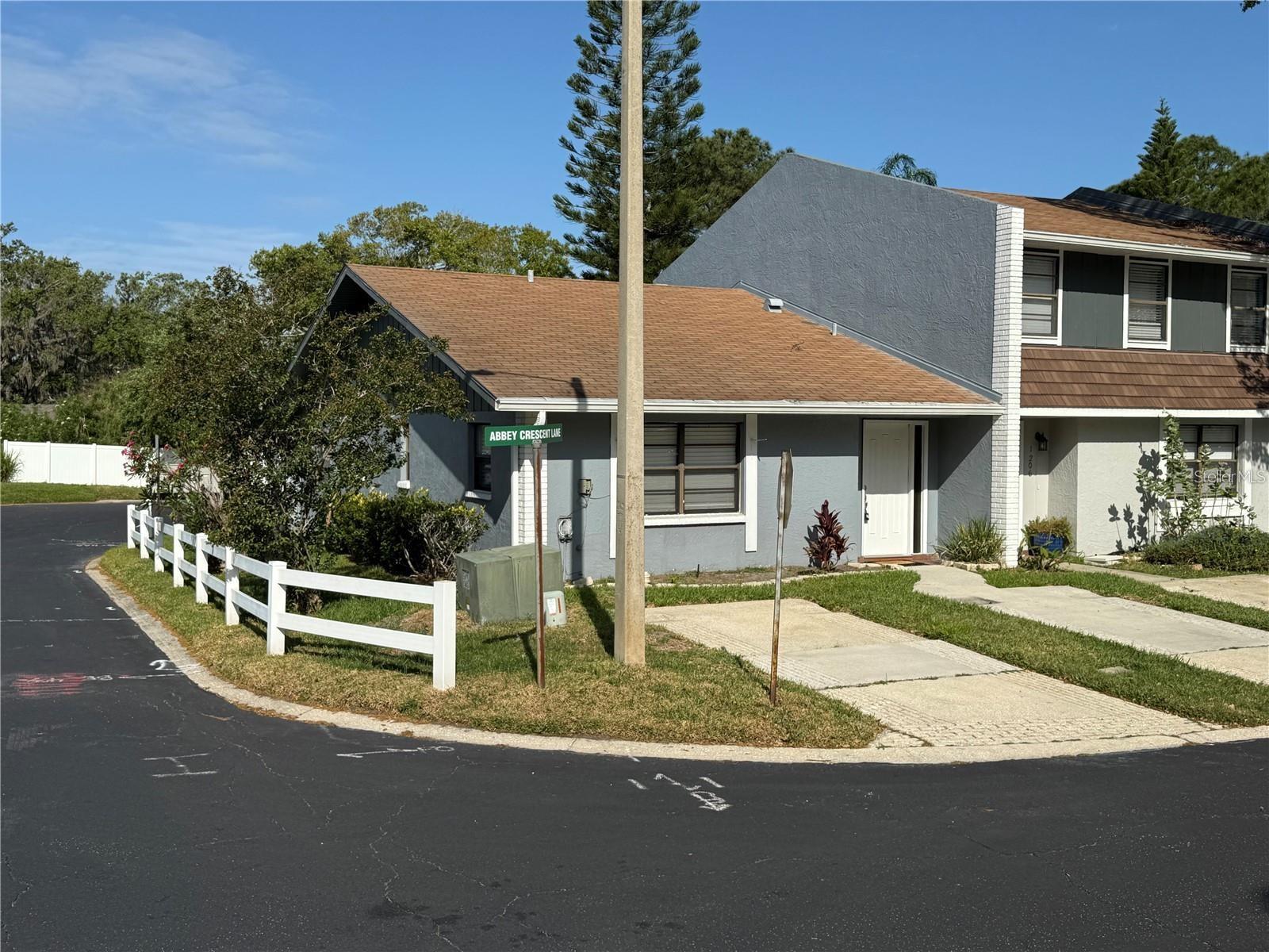 1200 Abbey Crescent Ln, Clearwater, FL 33759