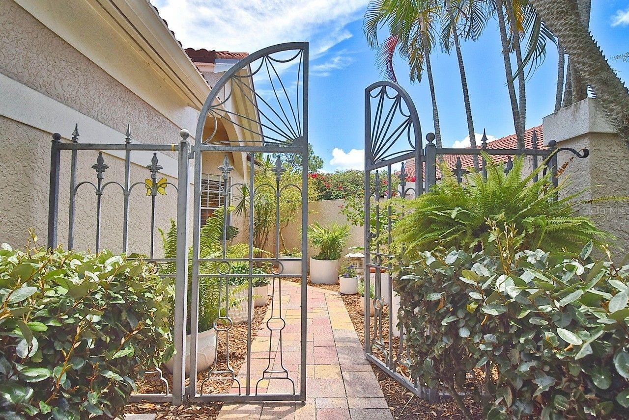 3890 Lyndhurst Ct, Sarasota, FL 34235 photo