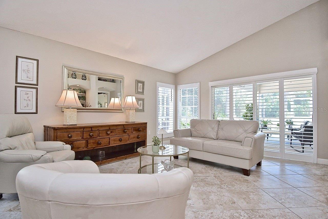 3890 Lyndhurst Ct, Sarasota, FL 34235 photo