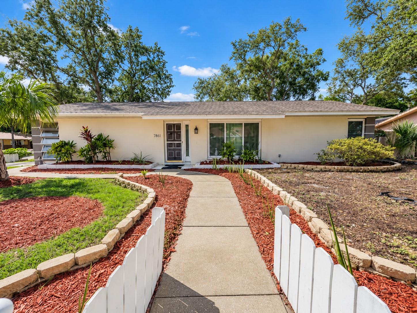 1000 Rosetree Ln, Tarpon Springs, FL 34689