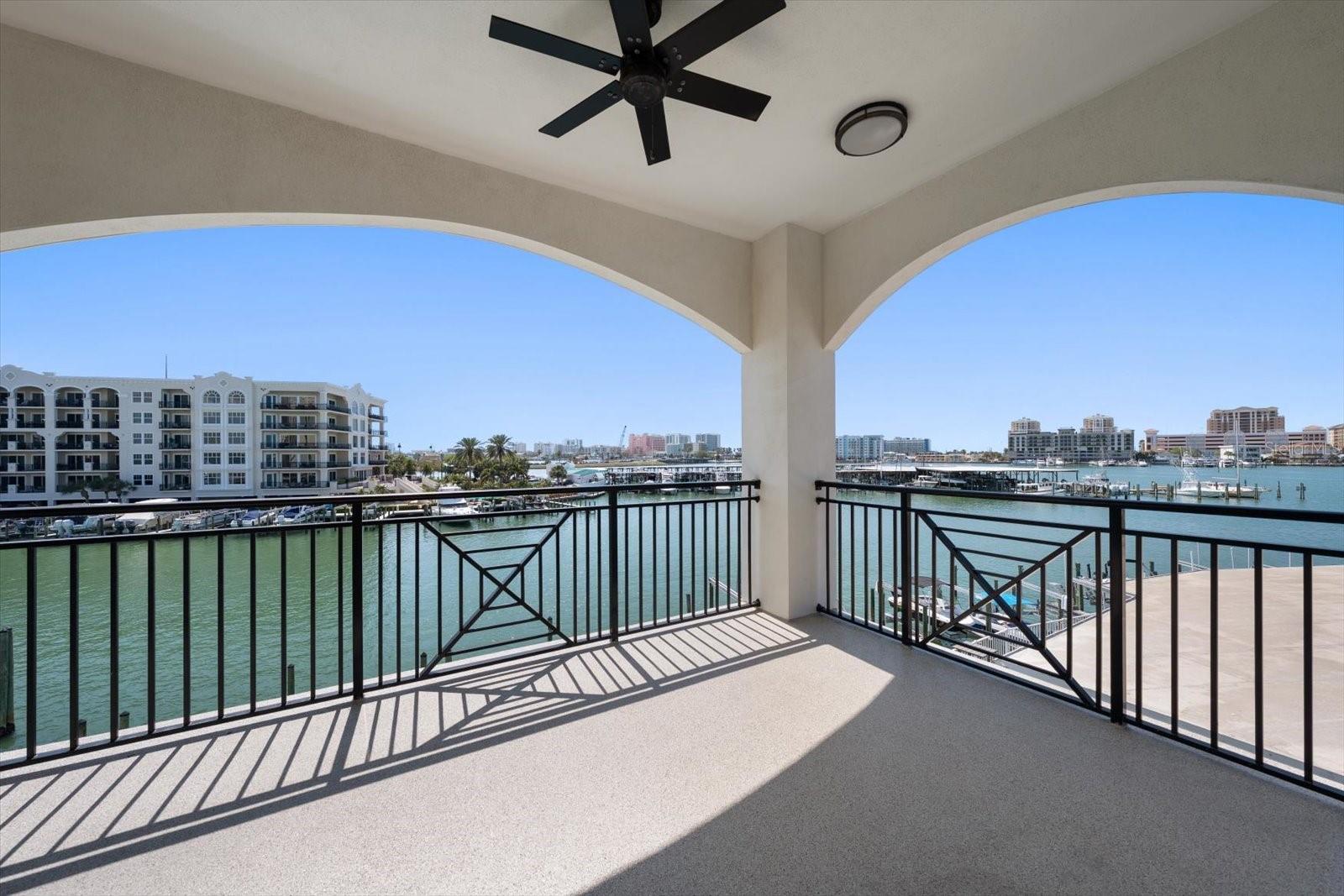 211 Dolphin Pt, Clearwater, FL 33767