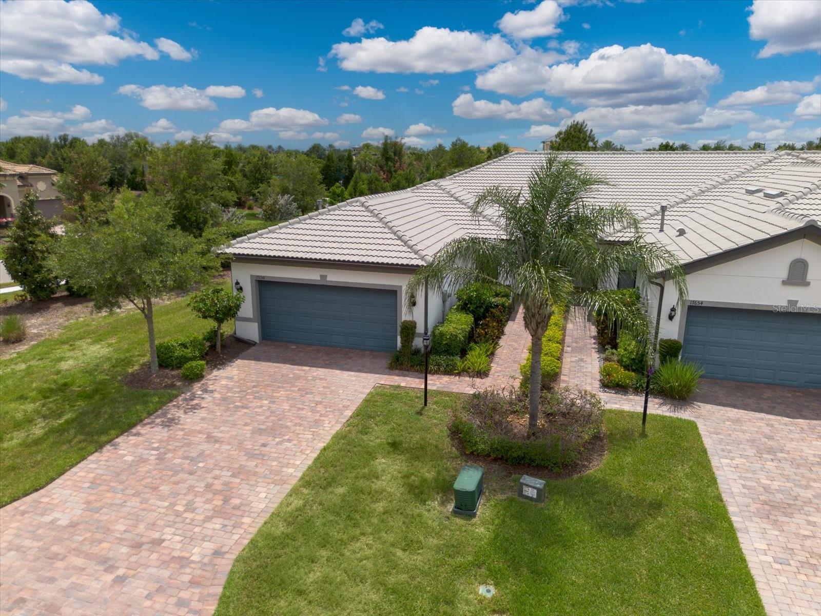 17658 Camden Dr, Bradenton, FL 34202 photo