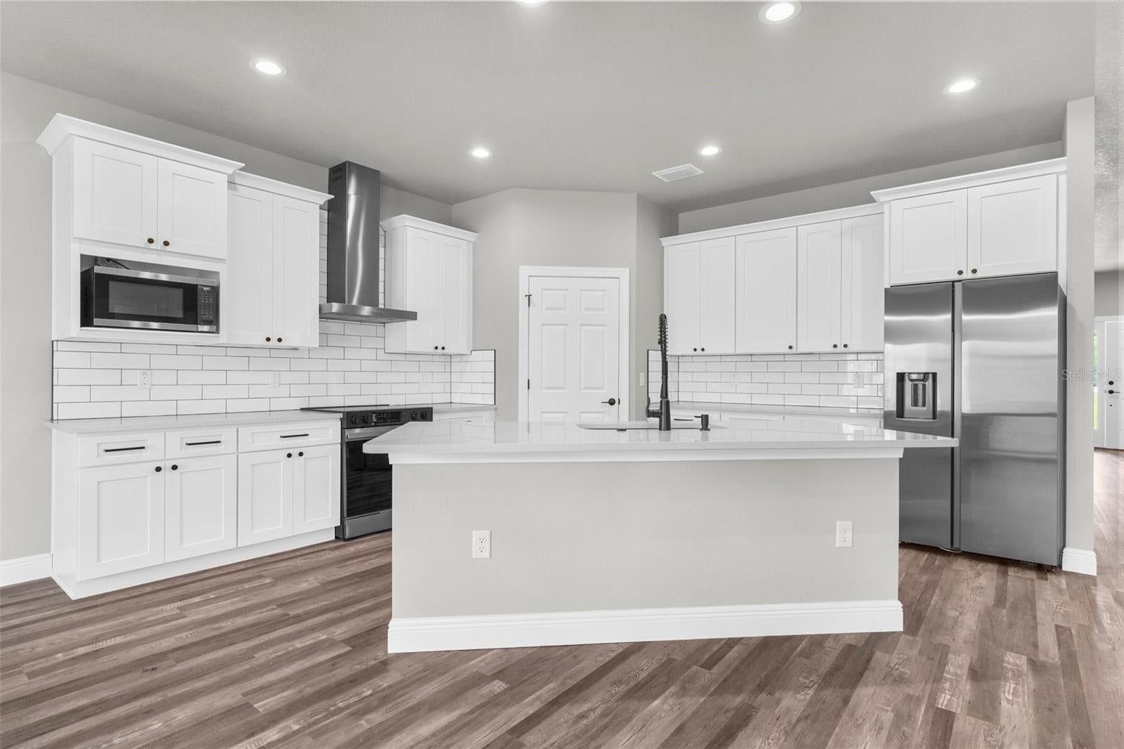 16113 Penn State Road, Weeki Wachee, FL 34614 photo