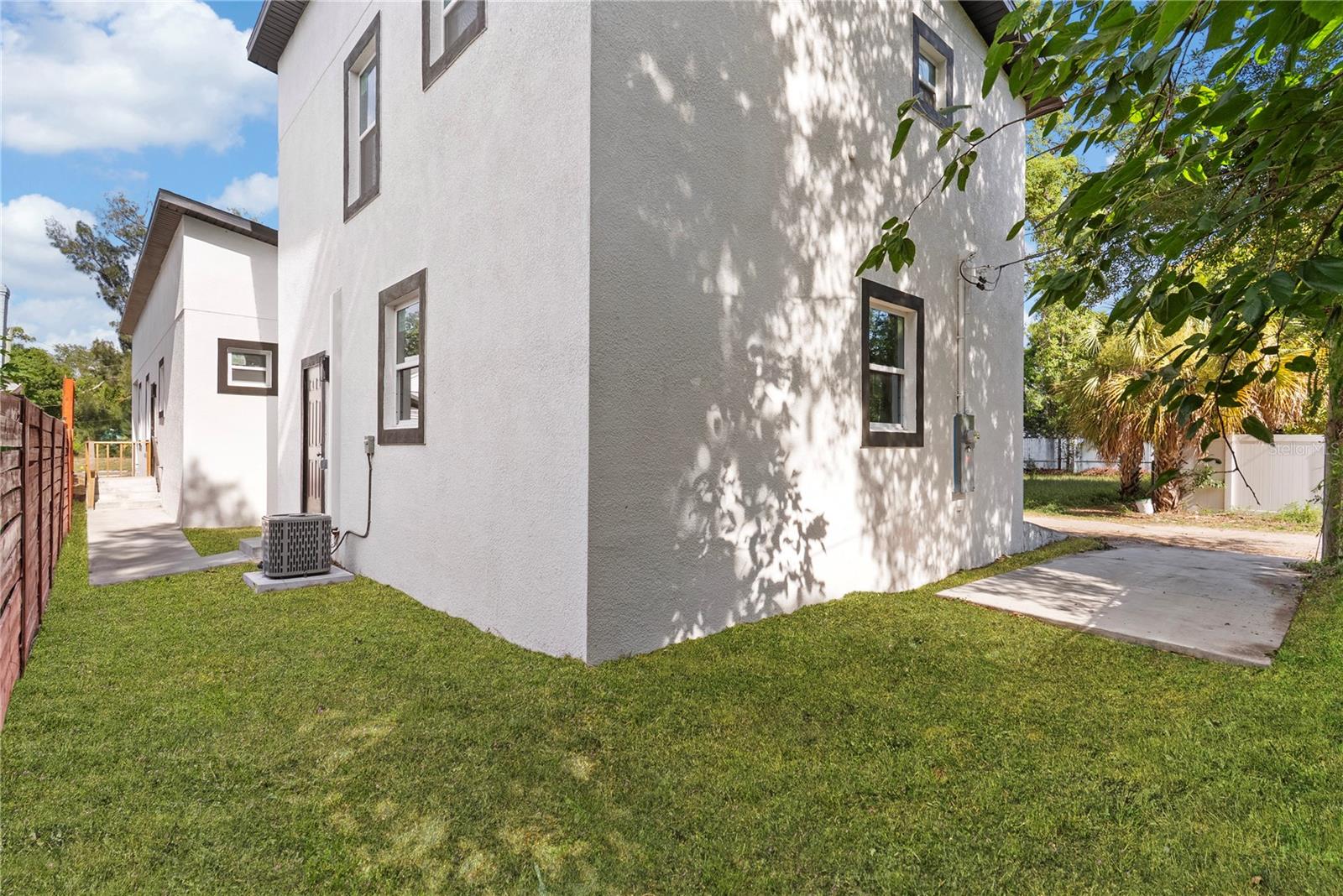 1421 35 St, Saint Petersburg, FL 33711 photo