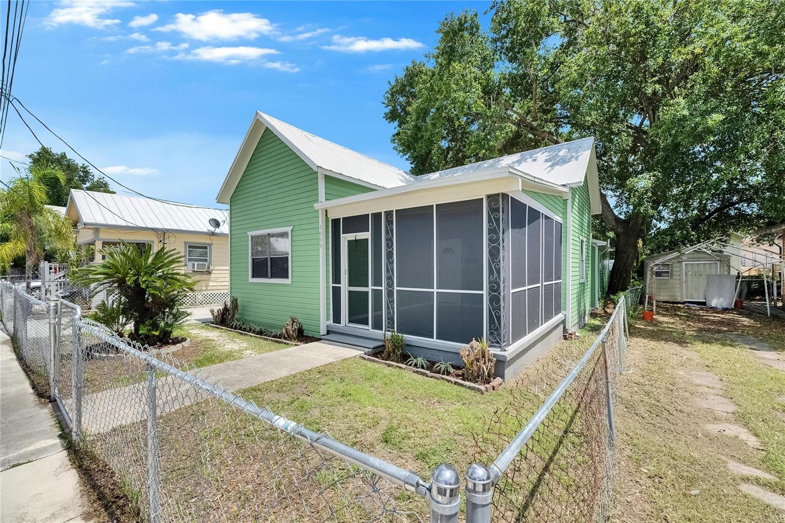 1009 Columbus Dr, Tampa, FL 33605