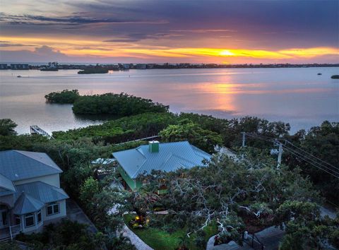 Single Family Residence in SARASOTA FL 8810 FISHERMENS BAY DRIVE.jpg