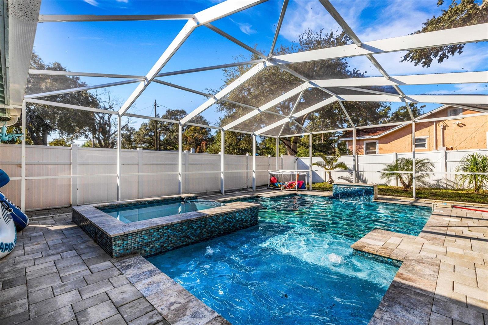 1600 Loretta Ave, Largo, FL 33770