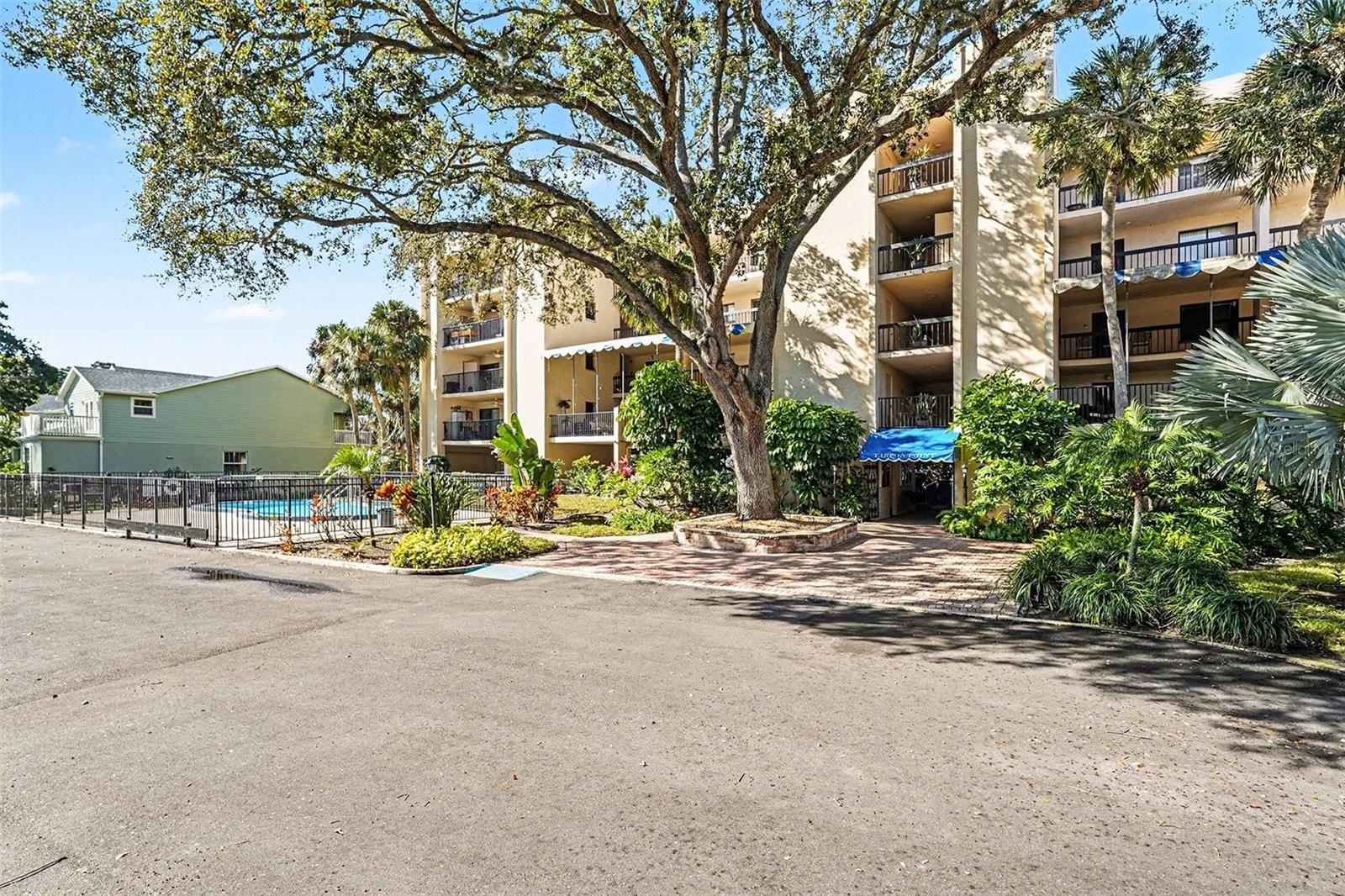 303 Tarpon Pt, Tarpon Springs, FL 34689