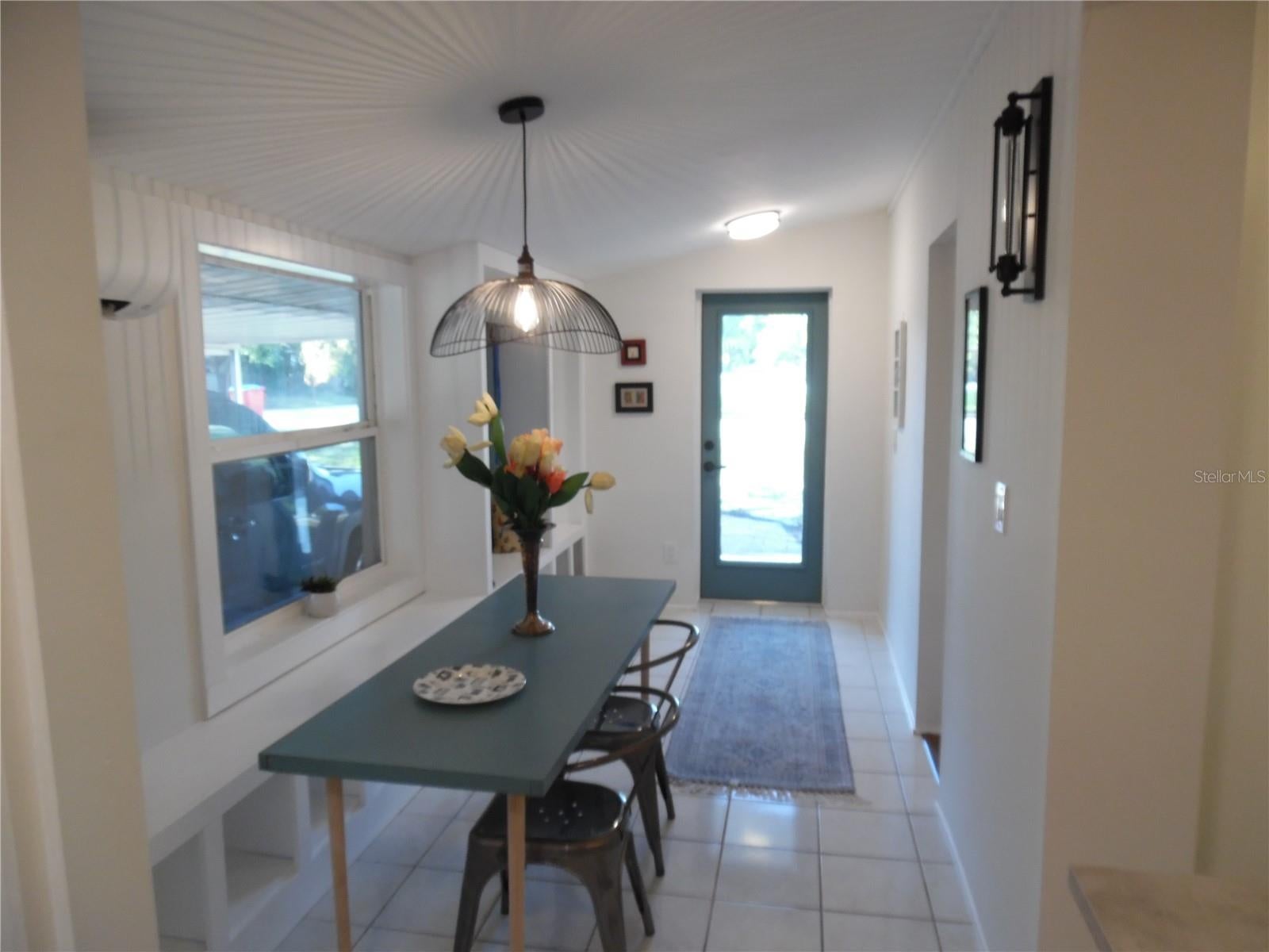5487 70 Way, Saint Petersburg, FL 33709 photo
