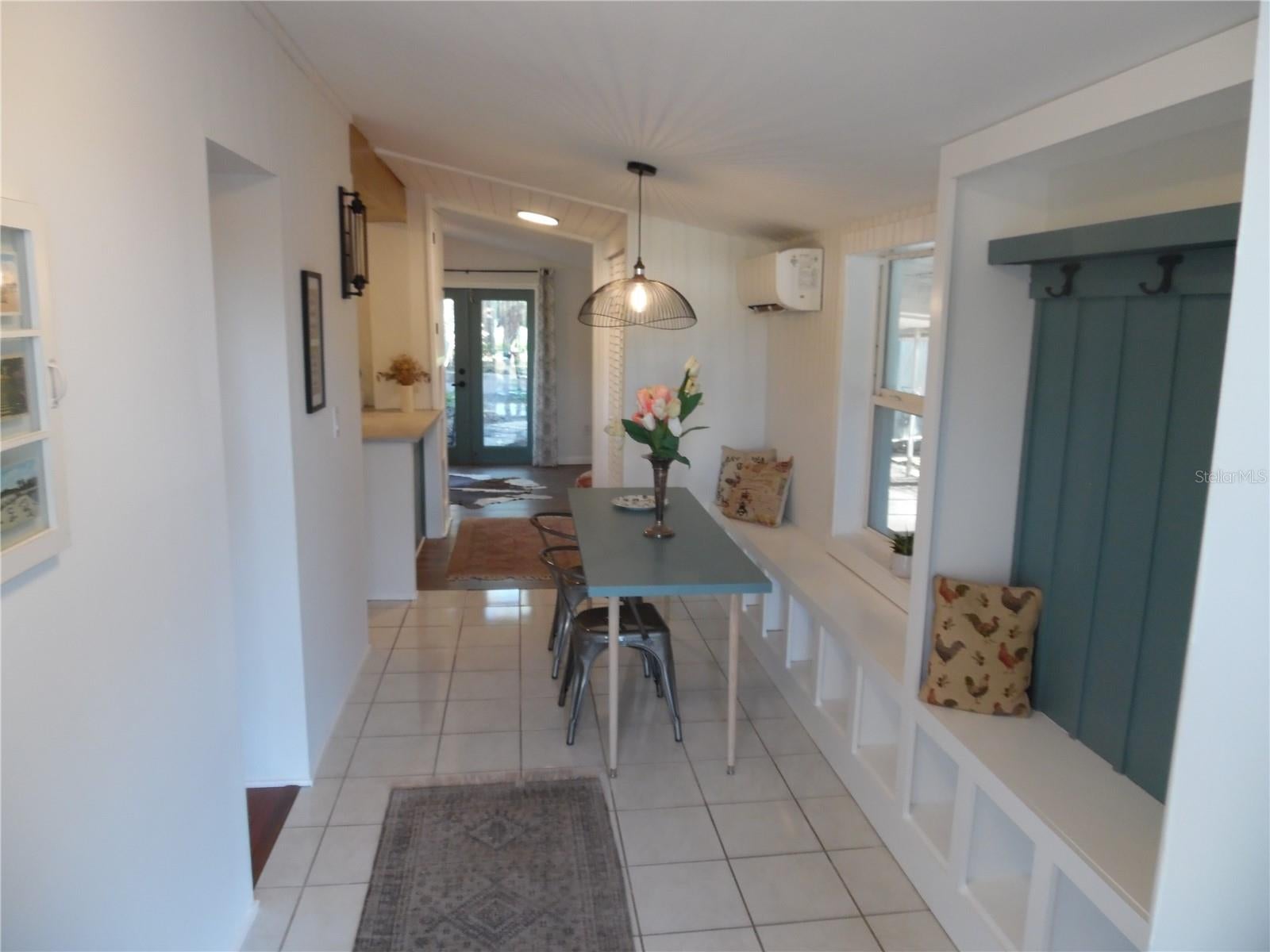 5487 70 Way, Saint Petersburg, FL 33709 photo