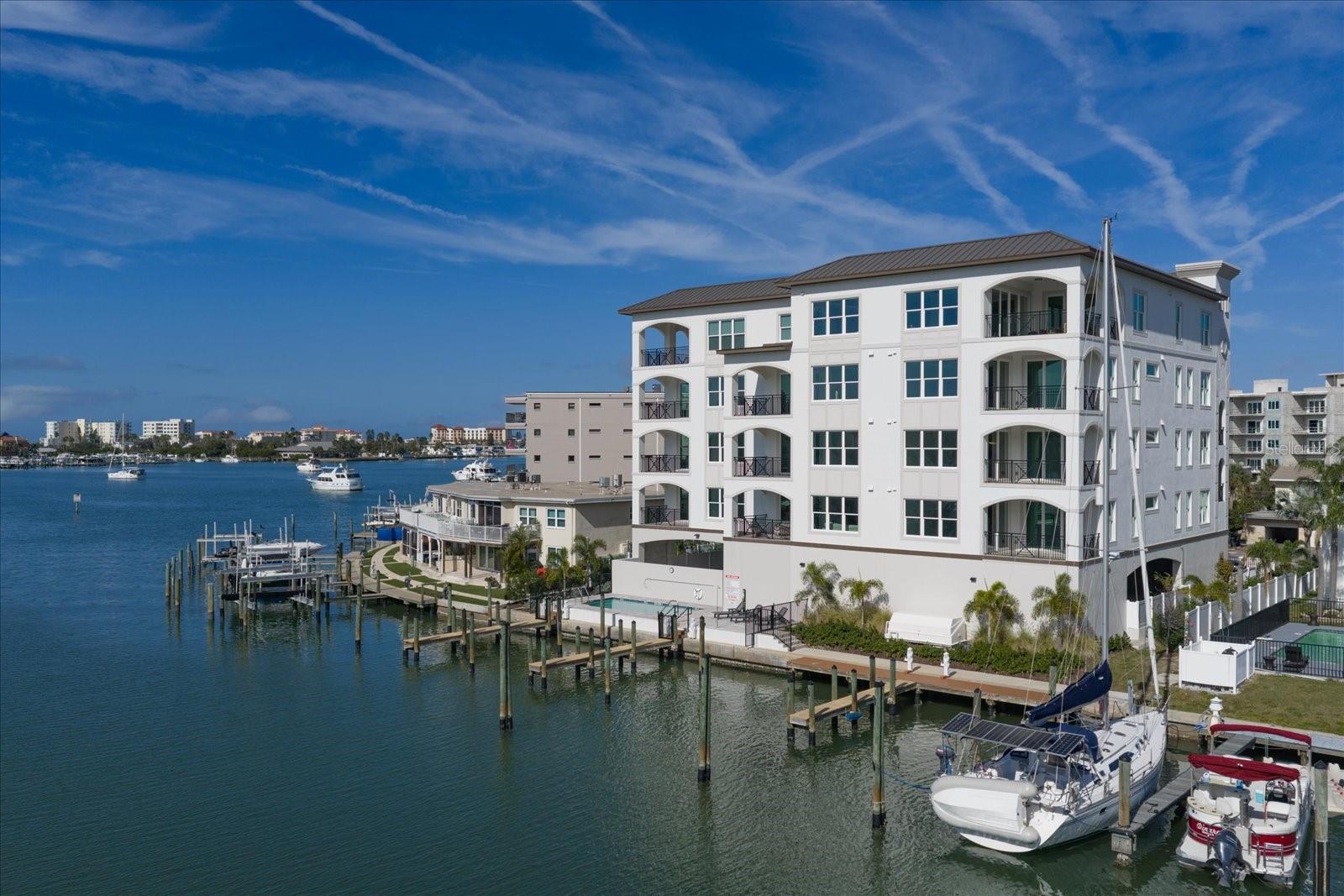 211 Dolphin Pt, Clearwater Beach, FL 33767