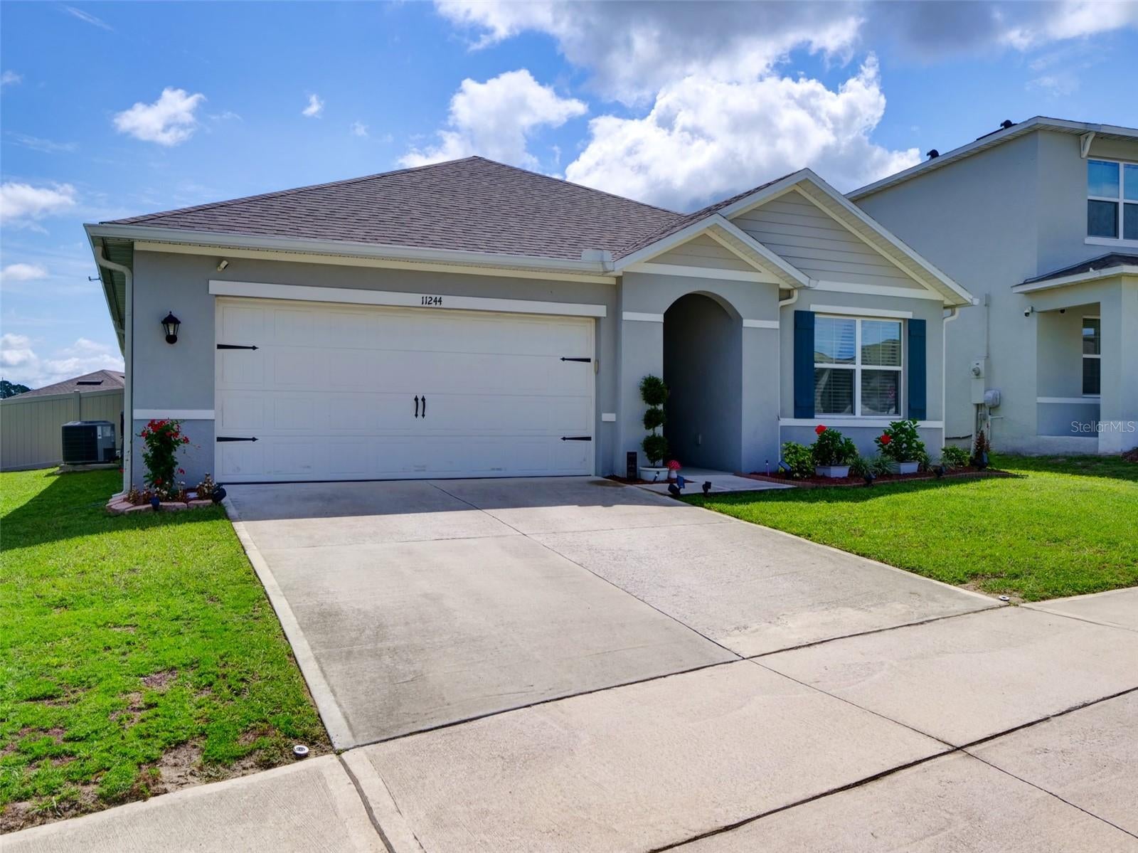 11244 Amber Ridge Dr, Zellwood, FL 32798 photo