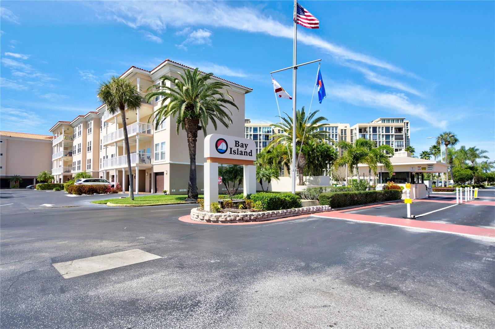 7600 Sun Island Dr, South Pasadena, FL 33707