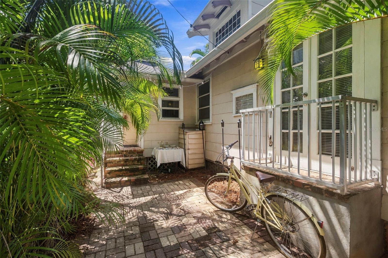 406 10 Ave, Saint Petersburg, FL 33701 photo
