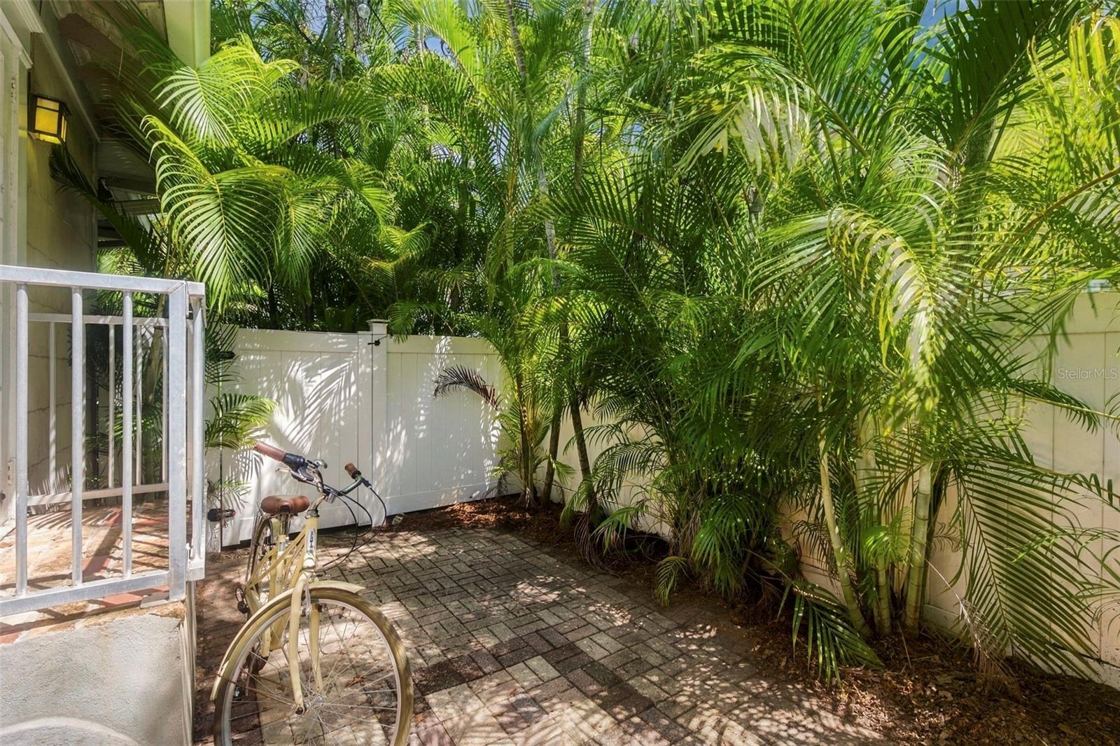 406 10 Ave, Saint Petersburg, FL 33701 photo