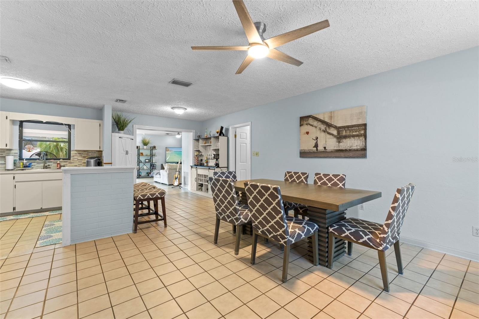 2833 56 Ln, Saint Petersburg, FL 33710 photo