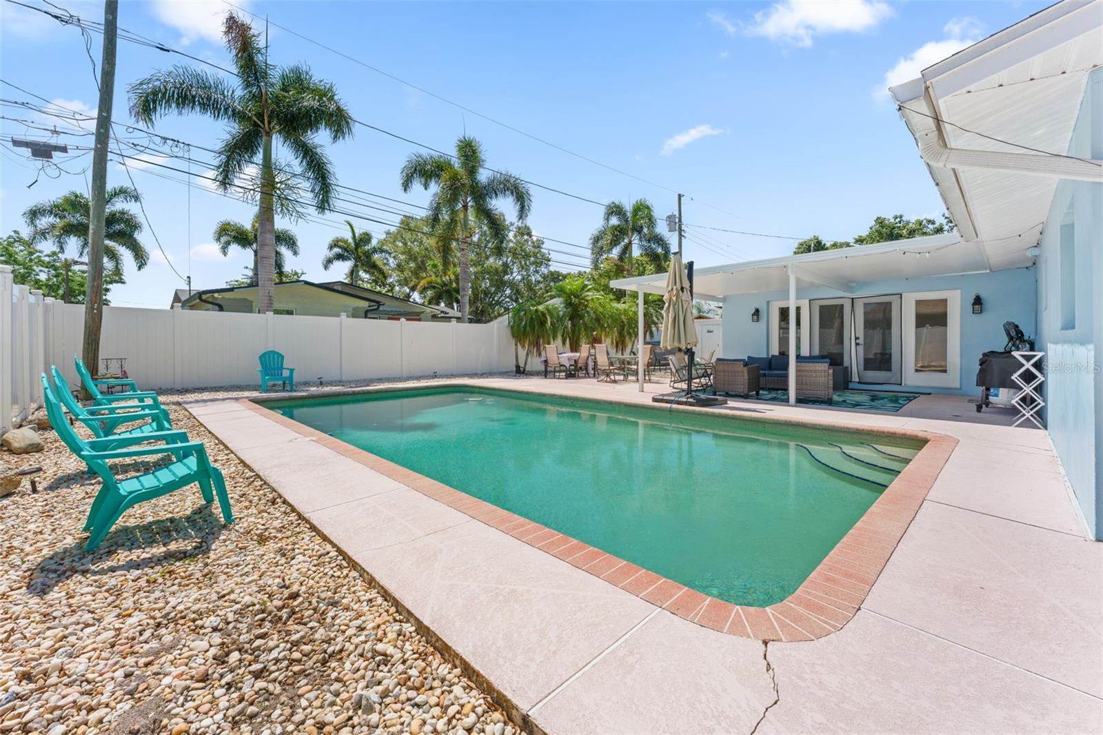 2833 56 Ln, Saint Petersburg, FL 33710 photo