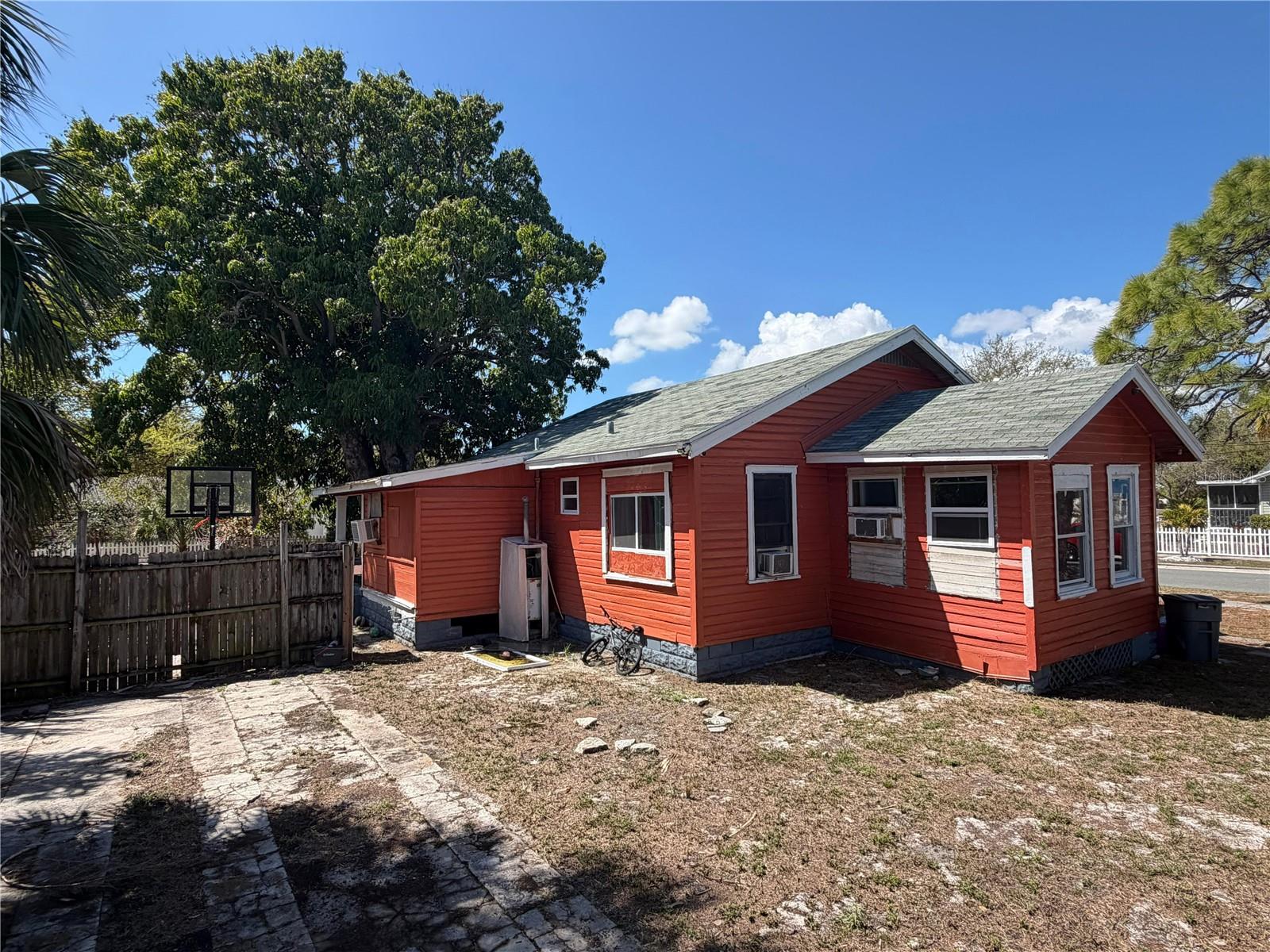 2500 Oakdale St, Saint Petersburg, FL 33705 photo