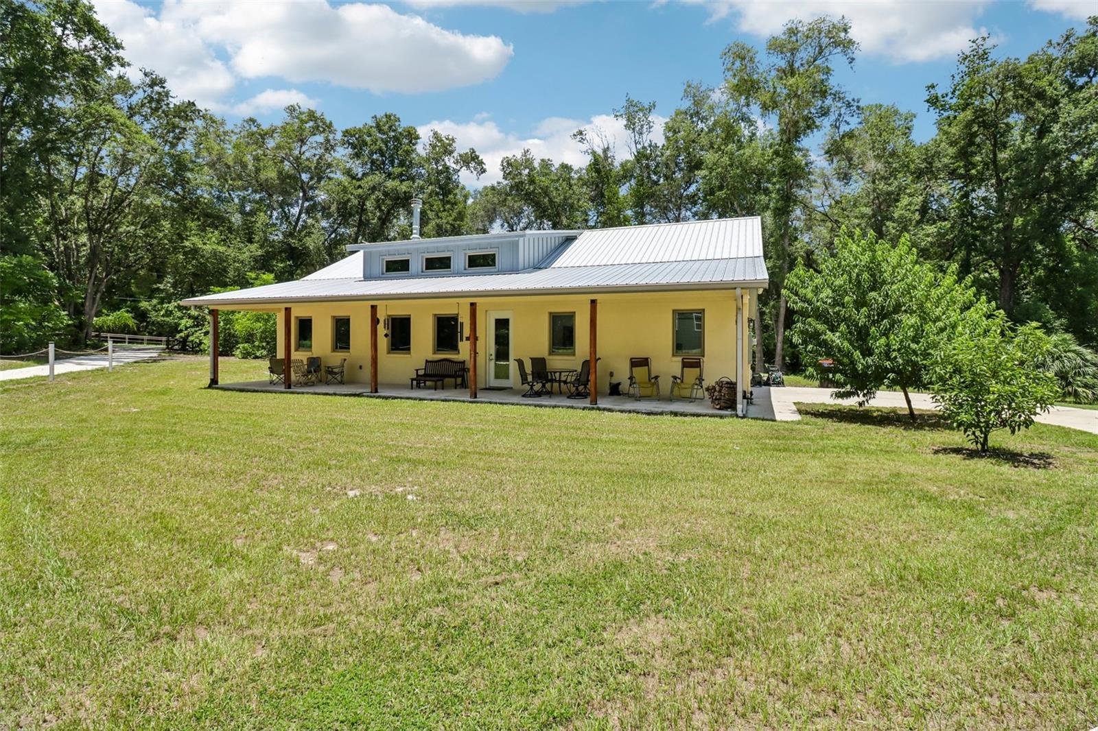 16161 137 Ct, Weirsdale, FL 32195