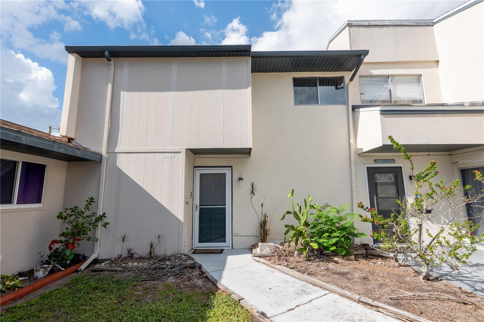 6860 Whitman Ct, Sarasota, FL 34243