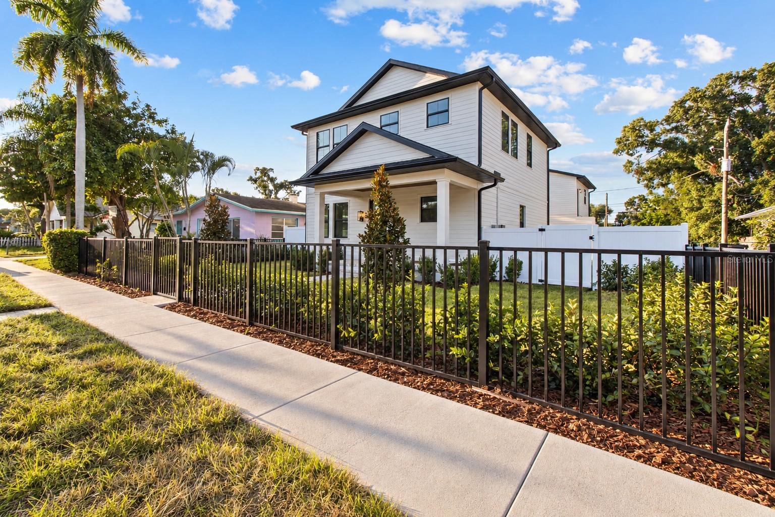 1025 Melrose Ave, Saint Petersburg, FL 33705 photo