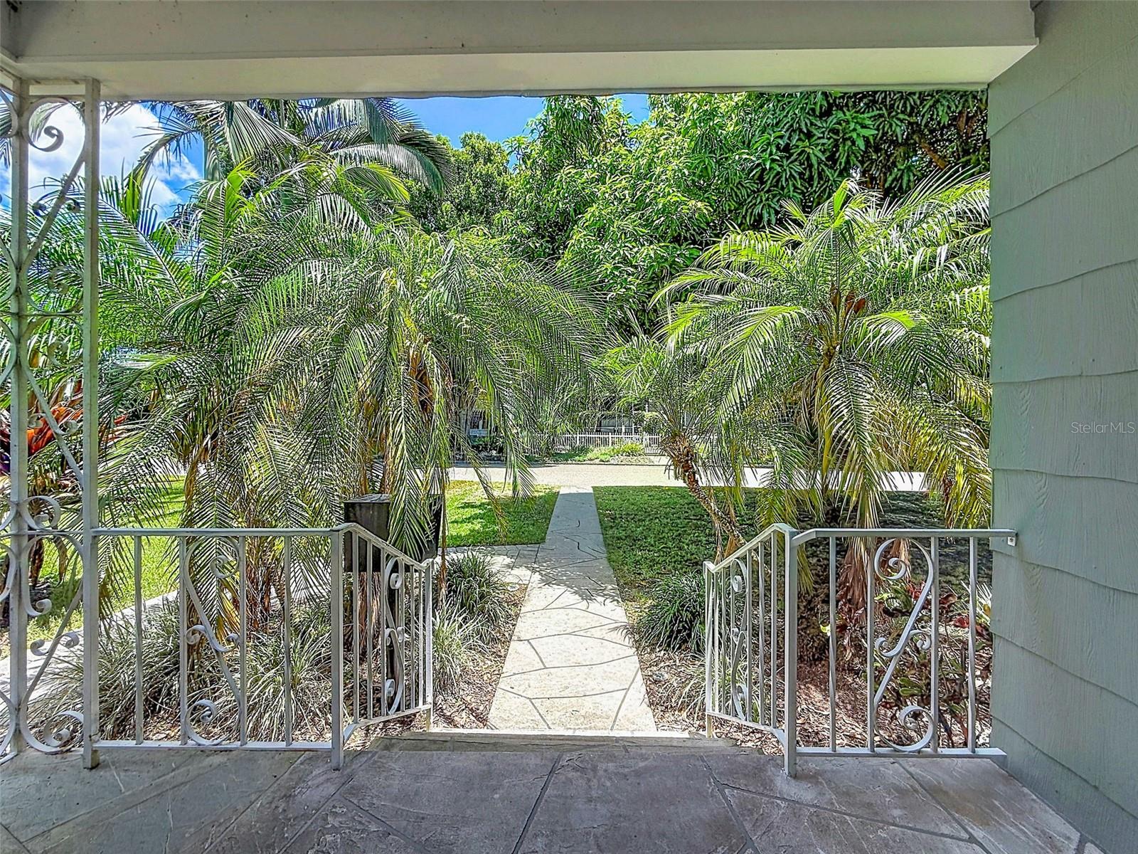 182 29 Ave, Saint Petersburg, FL 33704 photo