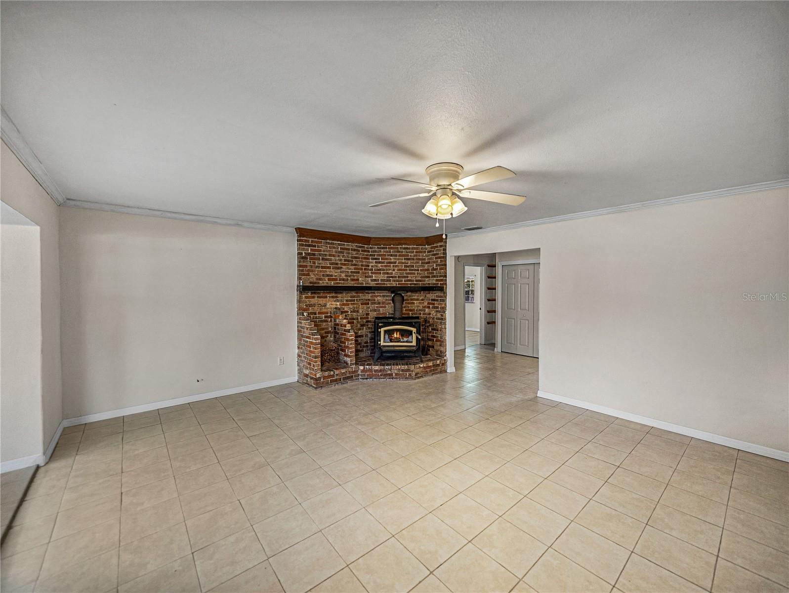 Single Family Residence in DADE CITY FL 34477 POINSETTIA PLACE 13.jpg
