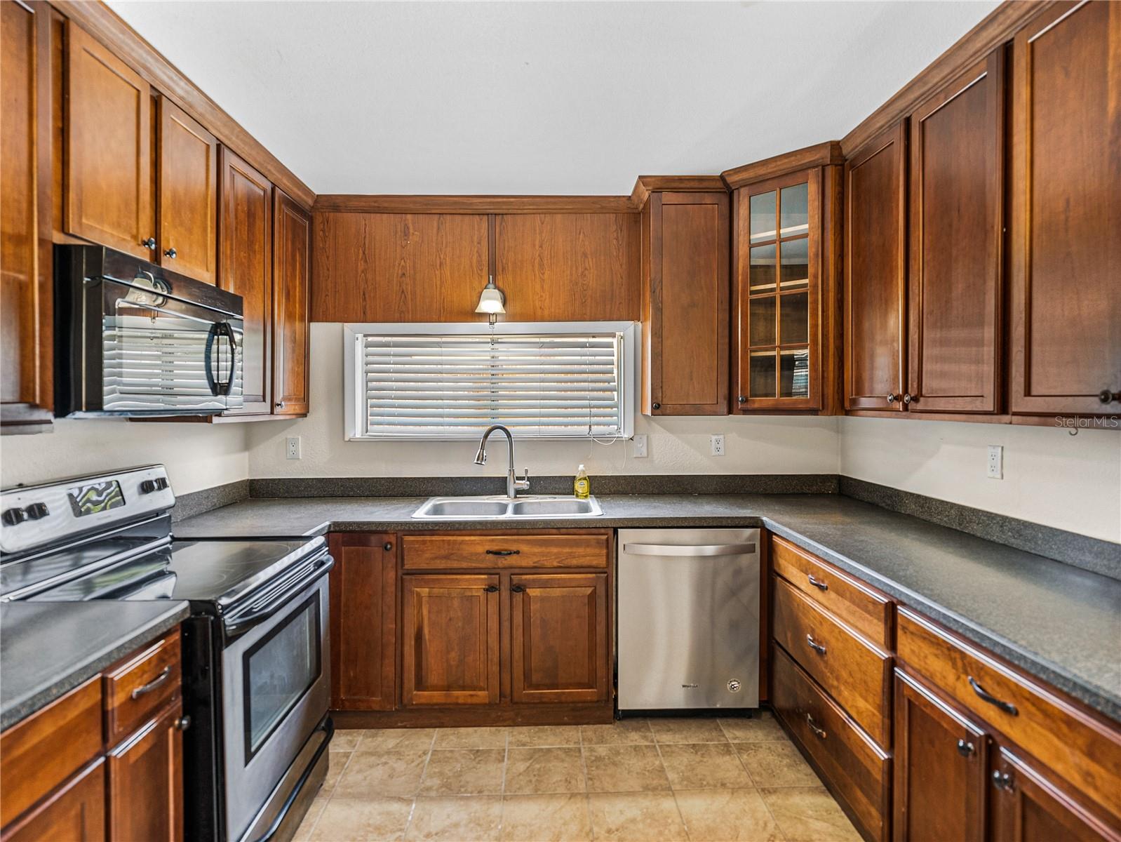 Single Family Residence in DADE CITY FL 34477 POINSETTIA PLACE 17.jpg