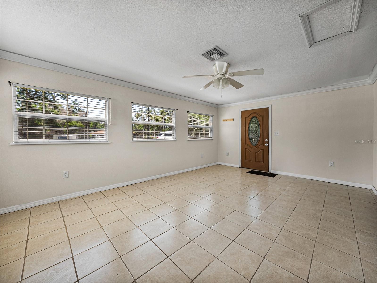 Single Family Residence in DADE CITY FL 34477 POINSETTIA PLACE 10.jpg