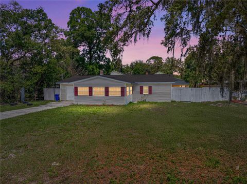 Single Family Residence in DADE CITY FL 34477 POINSETTIA PLACE.jpg