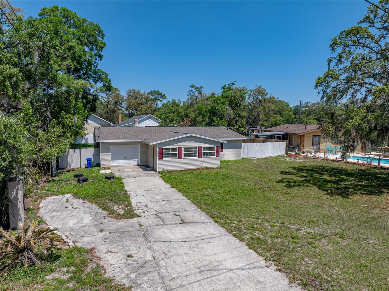 Single Family Residence in DADE CITY FL 34477 POINSETTIA PLACE 6.jpg